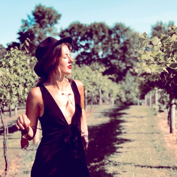 Meet your Posher, Kayla - Picture 1 of 1